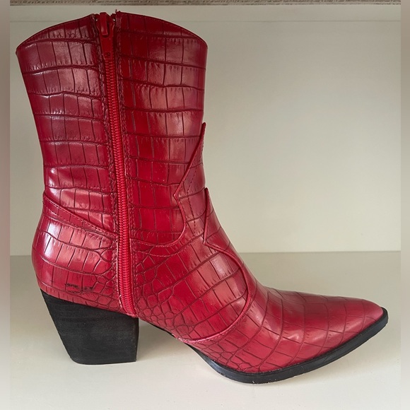 Red boots by Coconuts, Size 6.5 - Picture 3 of 4
